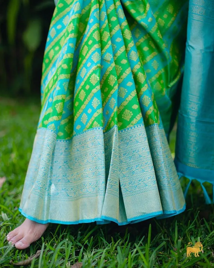 Fantabulous Parrot Soft Silk Saree With Tempting Blouse Piece