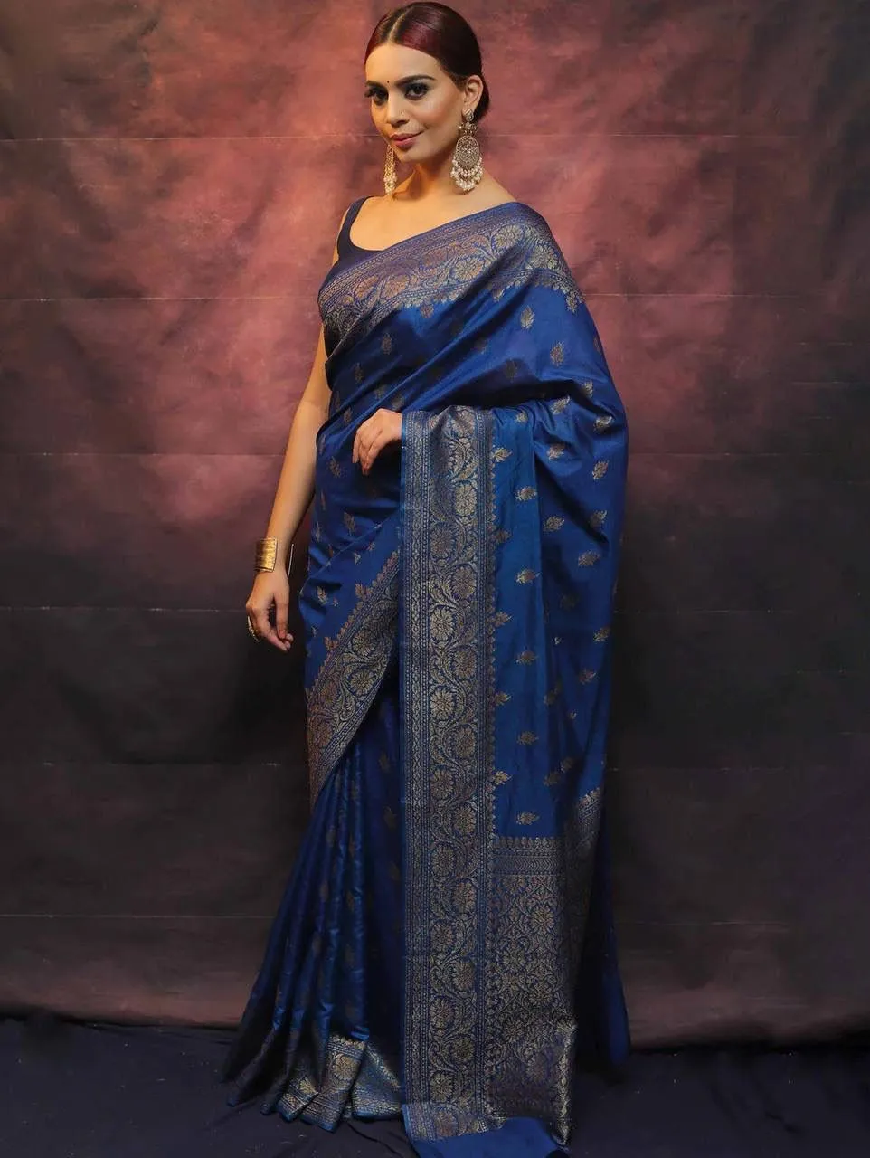 Fugacious Black Soft Silk Saree With Opulent Blouse Piece
