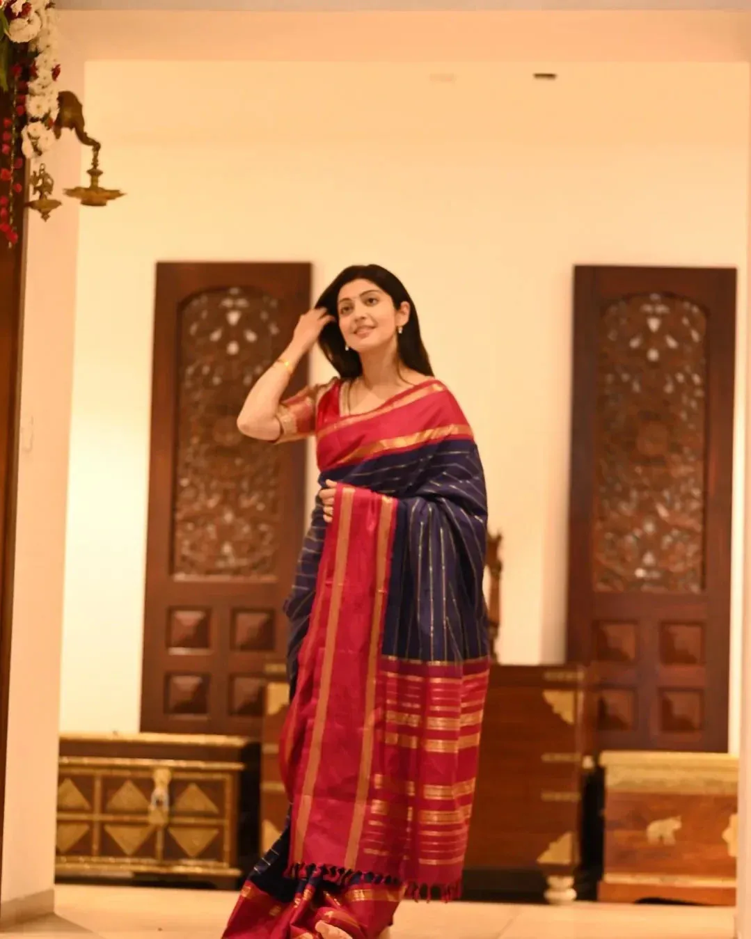Luxuriant Navy Blue Soft Silk Saree With Amiable Blouse Piece