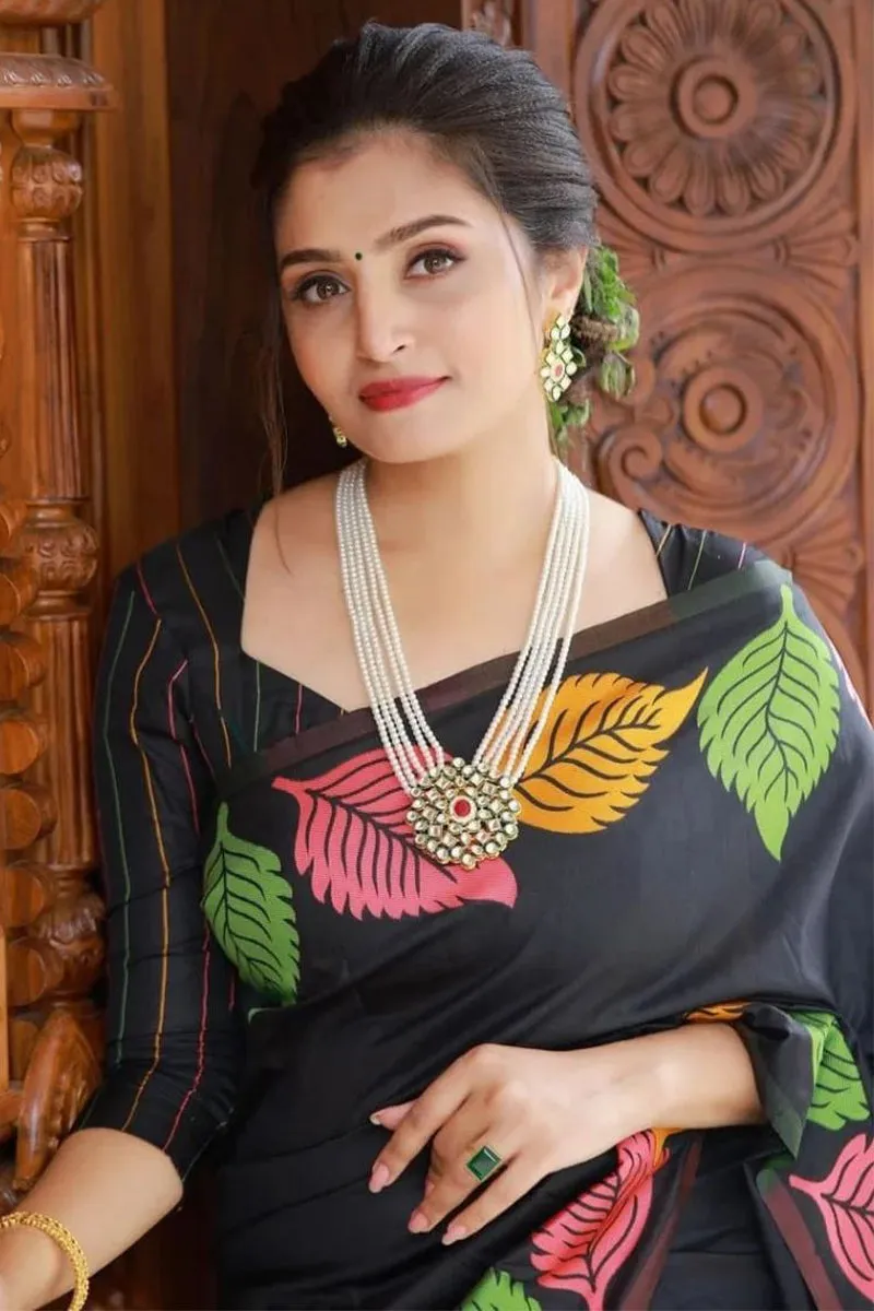 Redolent Black Soft Silk Saree With Snazzy Blouse Piece