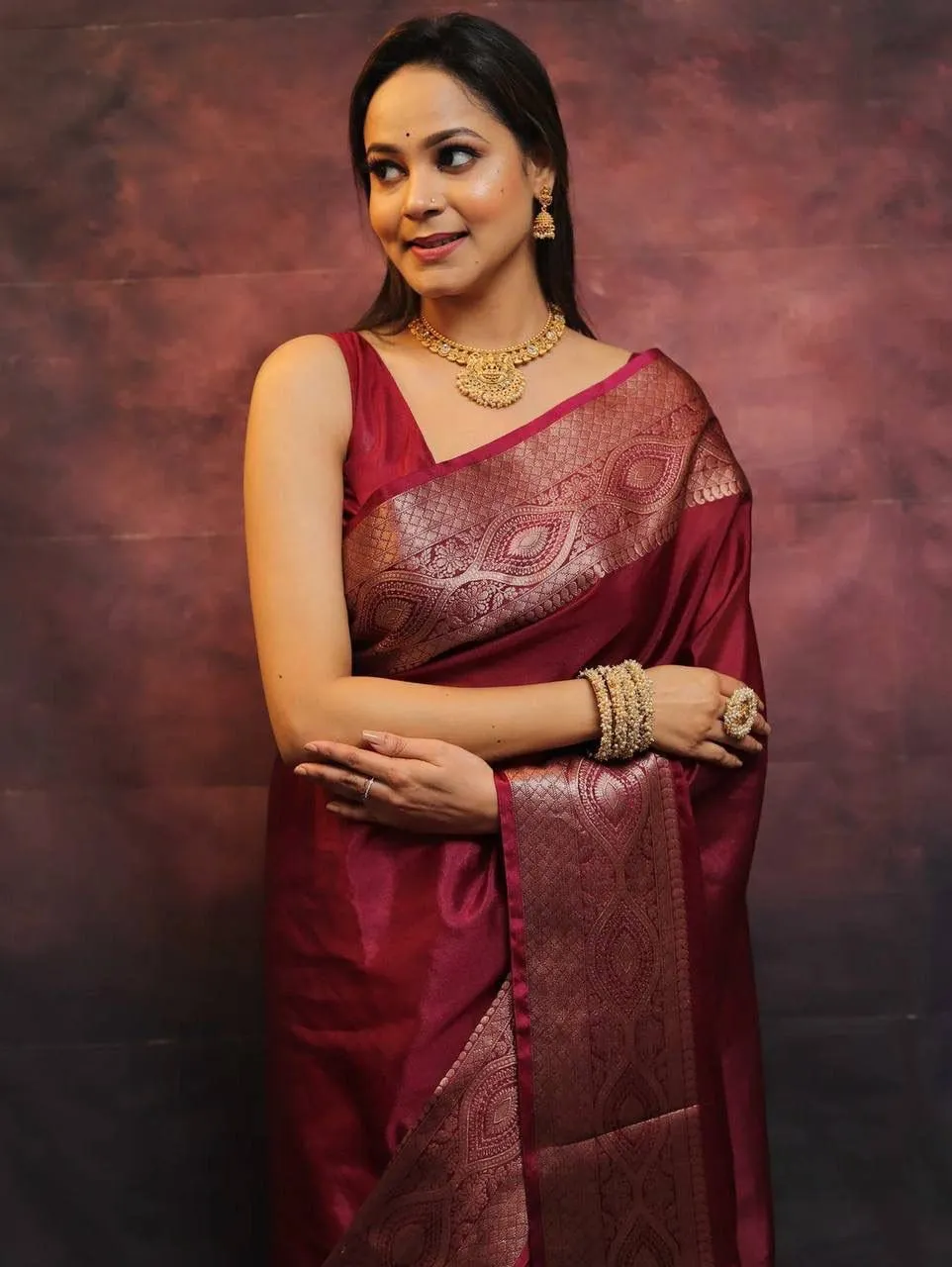 Splendiferous Maroon Soft Silk Saree With Exuberant Blouse Piece