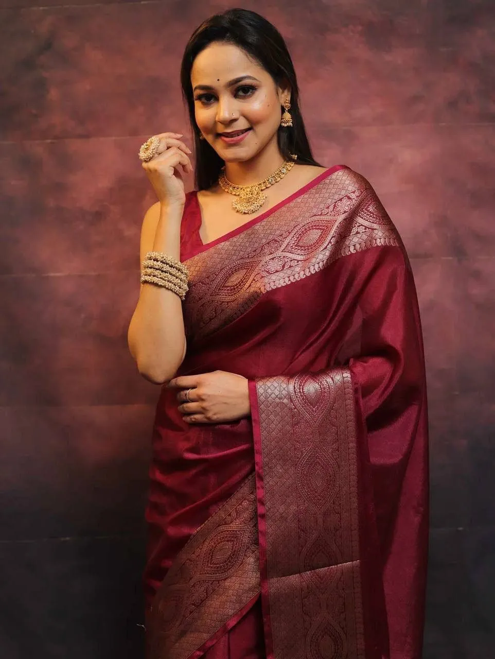 Splendiferous Maroon Soft Silk Saree With Exuberant Blouse Piece