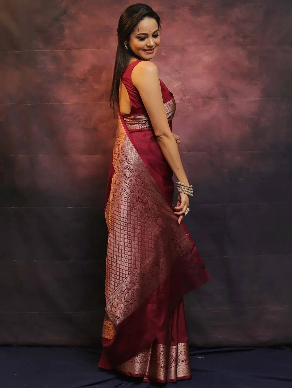 Splendiferous Maroon Soft Silk Saree With Exuberant Blouse Piece