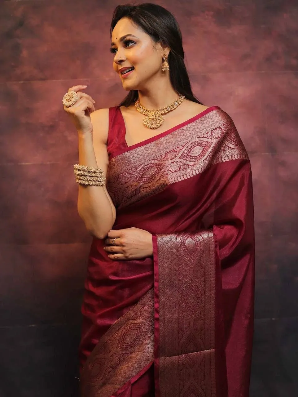 Splendiferous Maroon Soft Silk Saree With Exuberant Blouse Piece